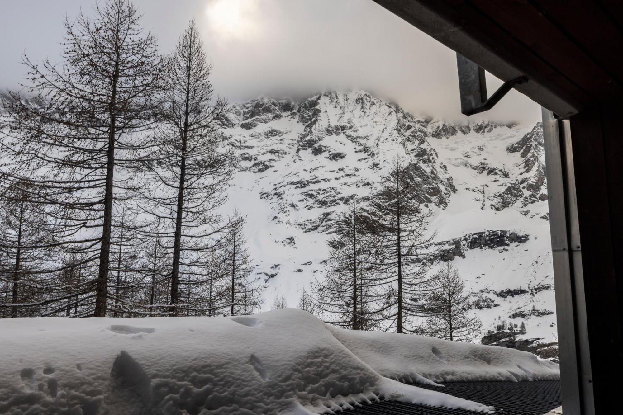 Erikzang - Cervinia Ski In Ski Out Apartments بيريوِل تْشيرفينيا المظهر الخارجي الصورة