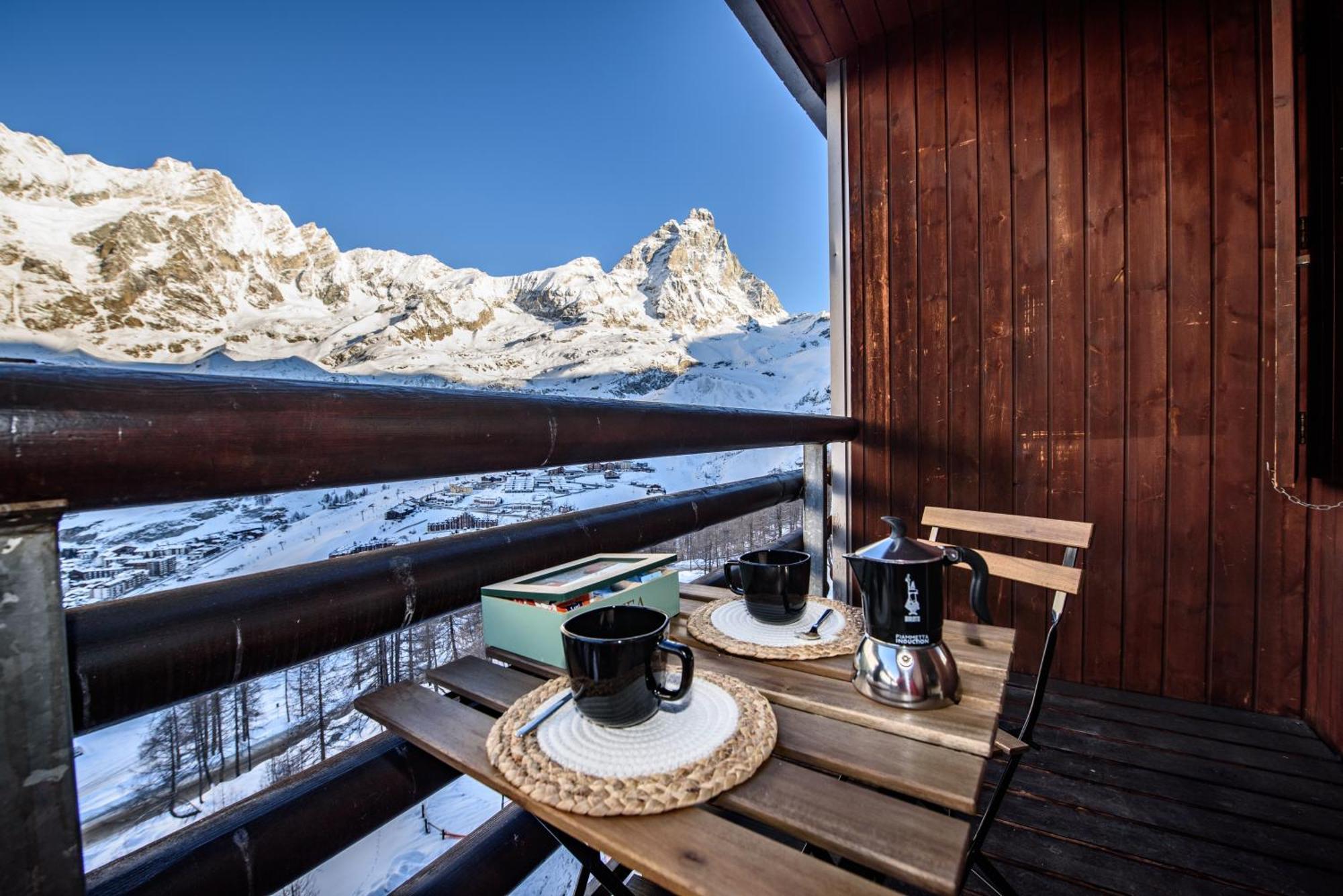 Erikzang - Cervinia Ski In Ski Out Apartments بيريوِل تْشيرفينيا المظهر الخارجي الصورة