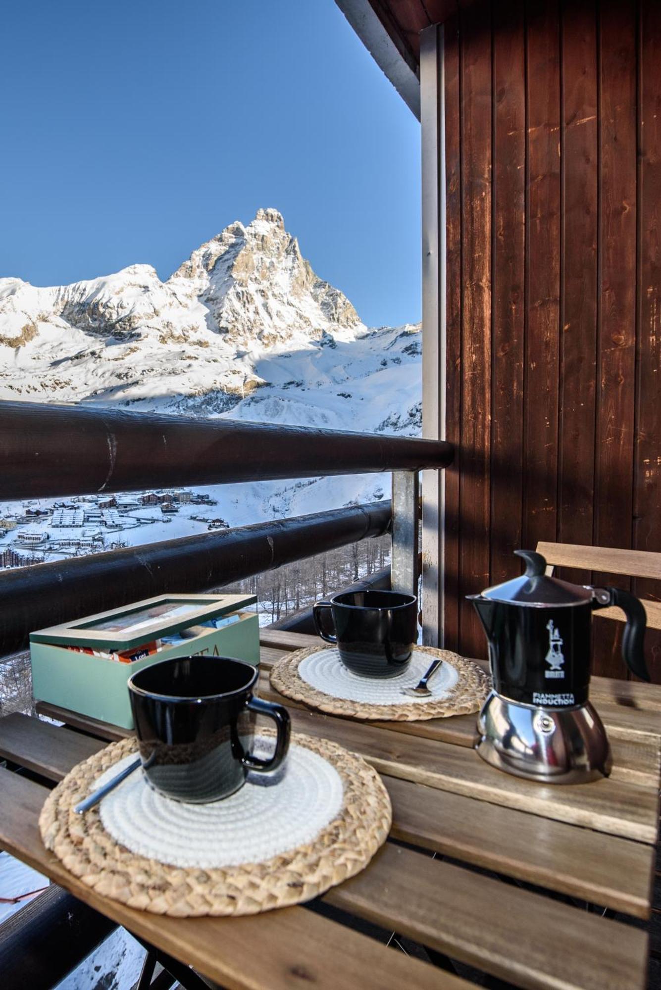 Erikzang - Cervinia Ski In Ski Out Apartments بيريوِل تْشيرفينيا المظهر الخارجي الصورة